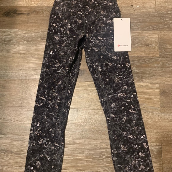 Lululemon align tights  nwt - Picture 3 of 3
